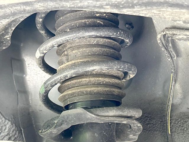 お車を安心してお乗りいただく為には、足回りの定期点検が欠かせません。サービスサポート（有償保証）では無料点検もご提供しており、安心のカーライフをお過ごしいただけるサポート体制が整っています。