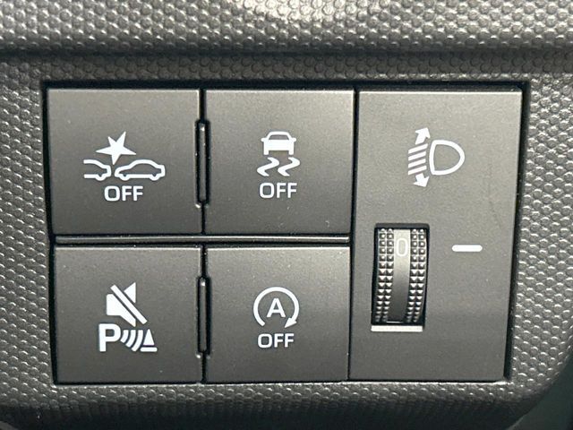 【スマートアシスト】走行中に前方の車両等を認識し、衝突しそうな時は警報とブレーキで衝突回避と被害軽減をアシスト。より安全にドライブをお楽しみいただけます。