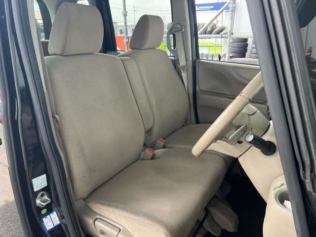 内装ルームクリーニング済みです。しっかりキレイにしておりますので、ぜひお確かめください。納車時にはもう一度キレイにいたしますよ！