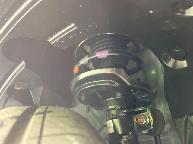 お車を安心してお乗りいただく為には、足回りの定期点検が欠かせません。サービスサポート（有償保証）では無料点検もご提供しており、安心のカーライフをお過ごしいただけるサポート体制が整っています。