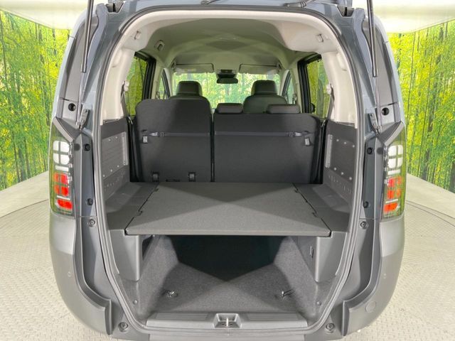普段のお買い物や通勤、送迎等に十分な荷室スペースを確保しております。セカンドシートを倒すと、大きな荷物の積載も可能です♪