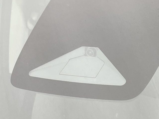 【ホンダセンシング】走行中に前方の車両等を認識し、衝突しそうな時は警報とブレーキで衝突回避と被害軽減をアシスト。より安全にドライブをお楽しみいただけます。