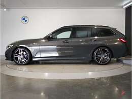 【BMWの伝統】時代を超える美しさ。磨き抜かれたエアロダイナミクスが瞳を奪う。一目で伝わるスポーティーなプロポーションは、BMWの走行性能を生み出すのに欠かせない要因の一つです。