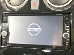 【純正ナビ】人気の純正ナビを装備。オーディオ機能も充実しており、Bluetooth接続すればお持ちのスマホやMP3プレイヤーの音楽を再生可能！毎日の運転がさらに楽しくなります！！