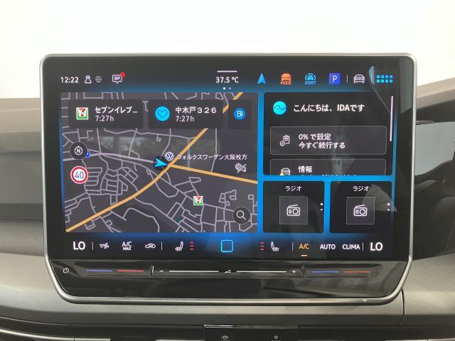 タッチスクリーンを採用。従来のナビゲーションシステムの域を超える、車両を総合的に管理するインフォテイメントシステムです。