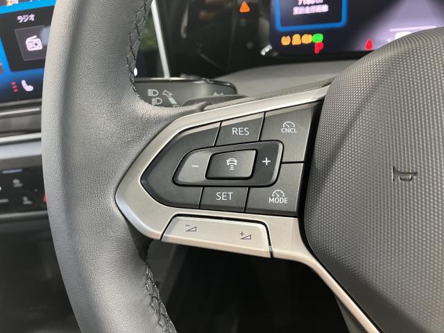 ◆クルーズコントロールにレーダーセンサーを組み合わせ、先行車を測定し設定されたスピードを上限に自動で加減速を行います。一定の車間距離を維持することで、長距離走行でのドライバーの疲労を低減させます。