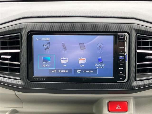 TV・ラジオ・CD・SD・Bluetooth付きです！どこまでもドライブに行きたくなりますね！、簡単に操作できますよ★