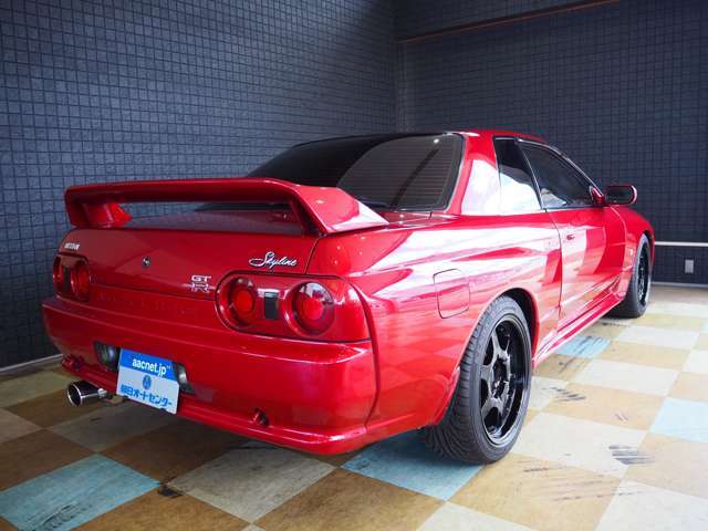 現在お乗りのお車の下取りにも力を入れております。メールにてお問い合わせをいただければ、おおまかな金額はお伝えできますが、ご来店いただければ正確な金額をお出しできます。お気軽にお越しください。