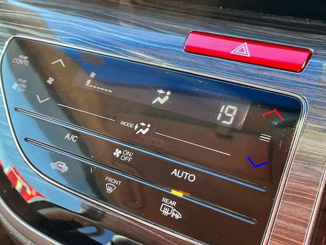 便利なオートエアコン！液晶表示が良いですね！