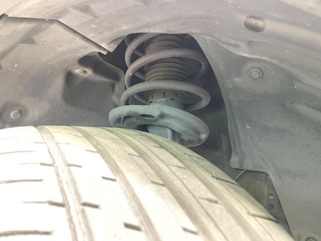 お車を安心してお乗りいただく為には、足回りの定期点検が欠かせません。サービスサポート（有償保証）では無料点検もご提供しており、安心のカーライフをお過ごしいただけるサポート体制が整っています。