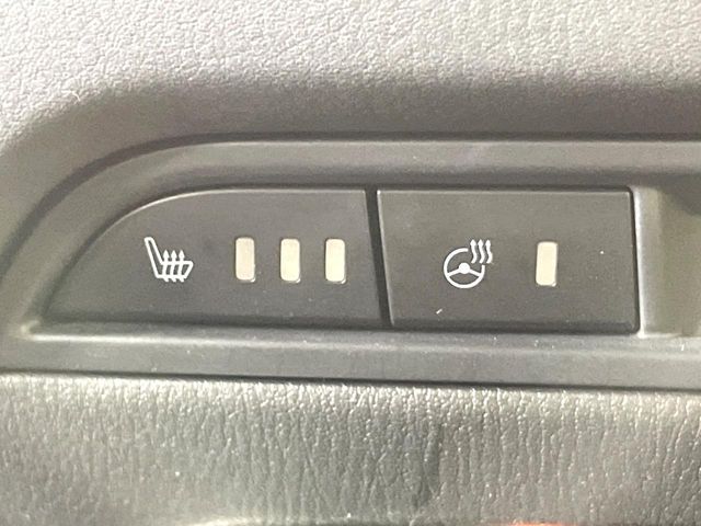 【シートヒーター】寒い日に重宝するシートヒーター！エアコンより早く温まってくれるので寒がりの人も安心ですね♪エアコンの温風は乾燥するから苦手、という方にもをおすすめです。