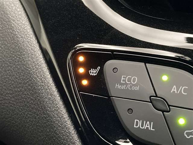 運転席、助手席にはシートヒーターが付いています。最近の冬場は例年よりも寒くなっています。。。シートヒーターがあるとないとじゃ大違い！ぜひお試しあれ！