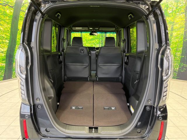 普段のお買い物や通勤、送迎等に十分な荷室スペースを確保しております。セカンドシートを倒すと、大きな荷物の積載も可能です♪