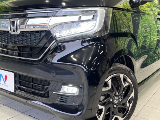 【シーケンシャルターンランプ付きLEDヘッドライト】人気の『流れるウィンカー』付きのLEDヘッドライトを装備♪高級感はもちろん、点灯時は存在感たっぷりで他車からも認識されやすく安心です。