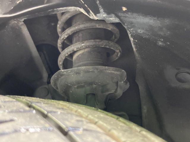 お車を安心してお乗りいただく為には、足回りの定期点検が欠かせません。サービスサポート（有償保証）では無料点検もご提供しており、安心のカーライフをお過ごしいただけるサポート体制が整っています。