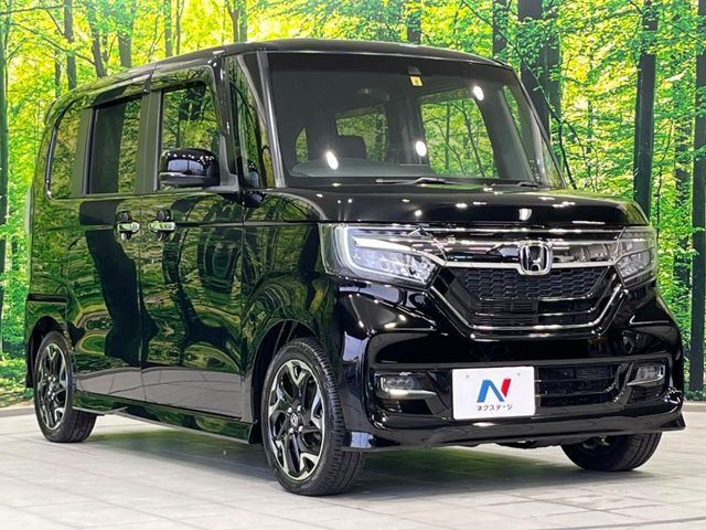 大好評のボディコーティング「弾スプラッシュコート」もご納車までに施工可能。通常のガラスコートと異なる、耐久年数6年の無機質ガラスコーティングが、ボディをキレイな状態に保ってくれます。