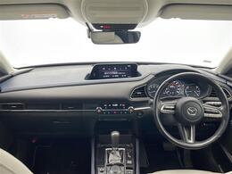 【インパネ全体】全方位で視界が広く、高い目線で運転もしやすいです！◆乗って触って体感してみてください！！当社車両は試乗可能です！お気軽にスタッフまでご相談ください！