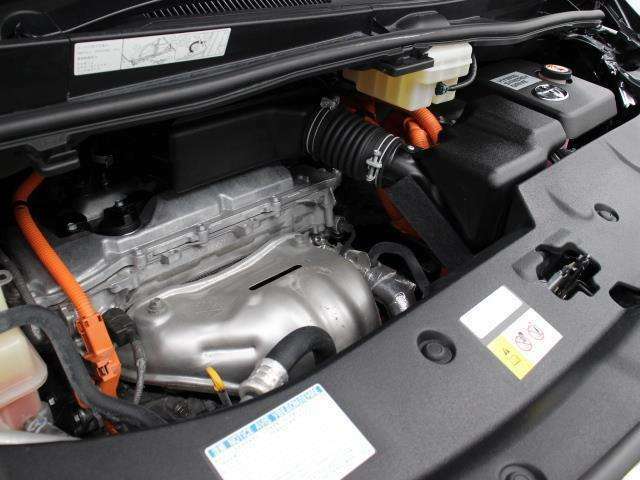 2AR-FXE型 2.5L 直4 DOHCエンジンと前：2JM型 後：2FM型 交流同期電動機のハイブリッドシステム搭載、E-Four(電気式4輪駆動)の組み合わせです。