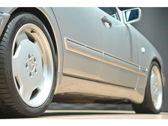 リアタイヤサイズ【265/35R18】ピレリ P-ZEROを装着しております！！