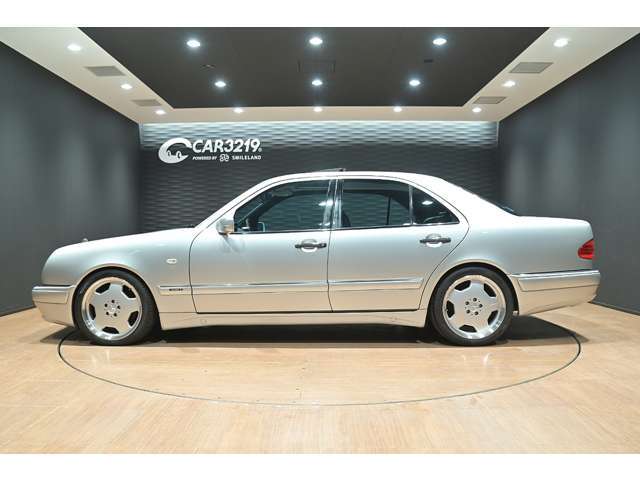 ディーラー車(AMGジャパン物)希少ある一台でございます♪