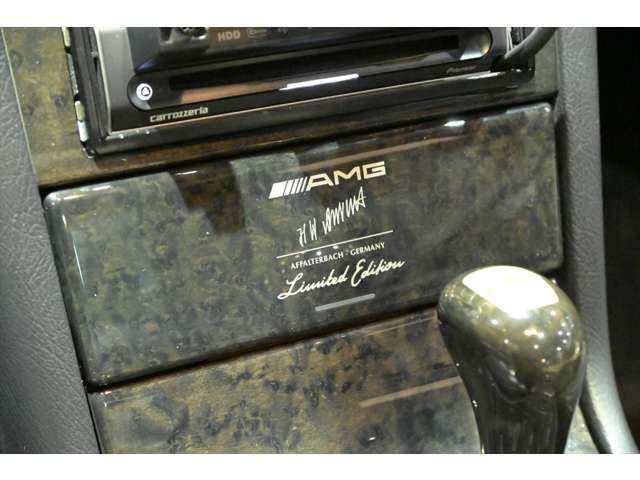 センターパネルには【AMG】ならではのネーム入りでございます♪