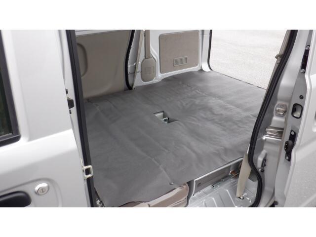 シートをフラットにすればより長い荷物大きな荷物も楽々入ります♪