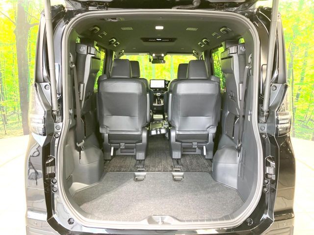 【パワーバックドア】スマートキーや運転席のボタンを押すだけでリアゲートが自動で開閉します！荷物を持っている時や、高い位置にあるバックドアを閉める際に便利な機能です♪