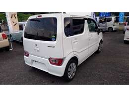 ナビやドライブレコーダ等の電装品の取付やタイヤ・ホイール等交換、汚れ除けのコーティング施工といった追加装備や整備も可能です。商品車の装備が物足りない方はぜひ店員にお声がけください