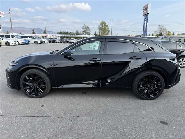 主な装備は、トヨタセーフティセンス、カーナビ、パノラミックビューモニター、シートヒーター、ETC、ワンオーナー車、寒冷地仕様となっております。