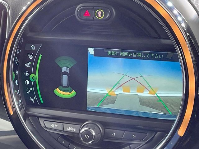 ●ガイドライン付きバックカメラ：不安な駐車もこれで安心！ガイドライン付きなので狭い箇所での駐車もラクラクです！