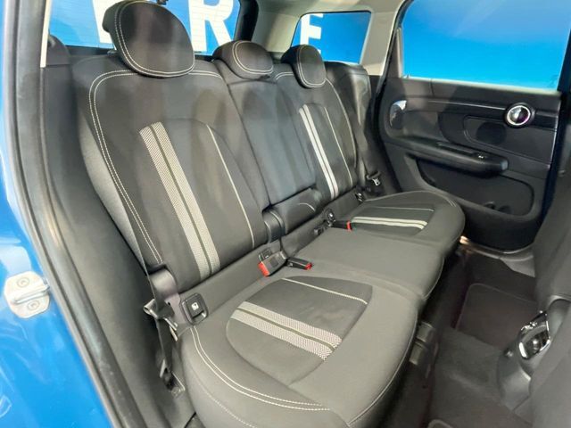 ●後部座席も気になるようなキズ・汚れやへたり等、大きなダメージはなく、良好な状態です。