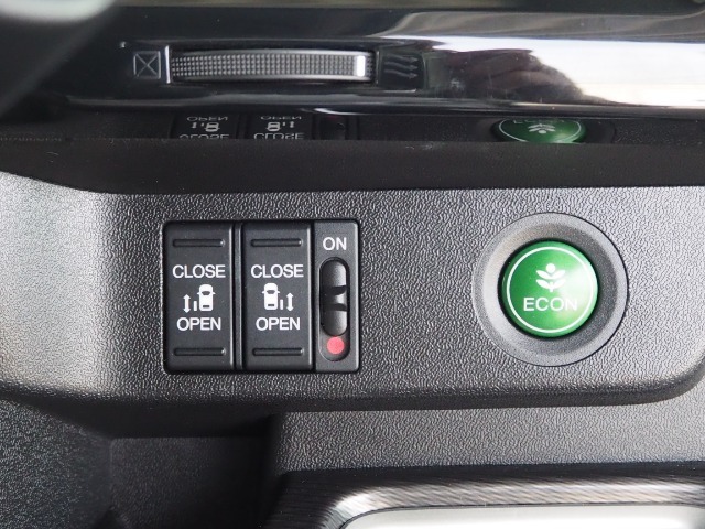 スライドドアの開閉も　運転席から