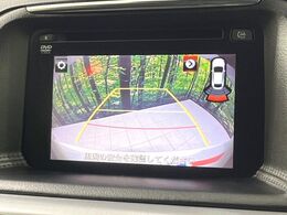 【バックカメラ】駐車時に後方がリアルタイム映像で確認できます。大型商業施設や立体駐車場での駐車時や、夜間のバック時に大活躍！運転スキルに関わらず、今や必須となった装備のひとつです！