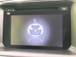 【マツダコネクトナビ】車内の雰囲気にマッチした一体型タイプのナビ。各種車輌設定やBluetooth再生等、様々な機能が楽しめます。直感的なダイヤル操作が可能で、使い勝手も良好です。