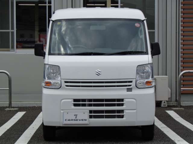 車内のクリーニングもお任せください！特にシートは汚れが堆積しやすい場所です、納車前にスッキリ綺麗な状態にできますのでご相談ください！