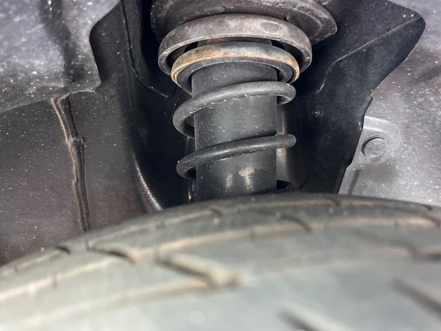 お車を安心してお乗りいただく為には、足回りの定期点検が欠かせません。サービスサポート（有償保証）では無料点検もご提供しており、安心のカーライフをお過ごしいただけるサポート体制が整っています。