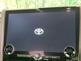 【14インチディスプレイオーディオ】画面内にオーディオ操作はもちろん、空調の調整機能なども盛り込んだ多機能なディスプレイオーディオです！スマートフォン連携はもちろん、車載ナビもお使いいただけます♪