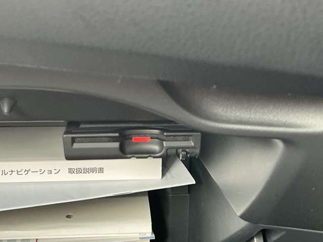 ETC車載器です！高速道路の料金所で慌てて財布を探すことも無くなります！