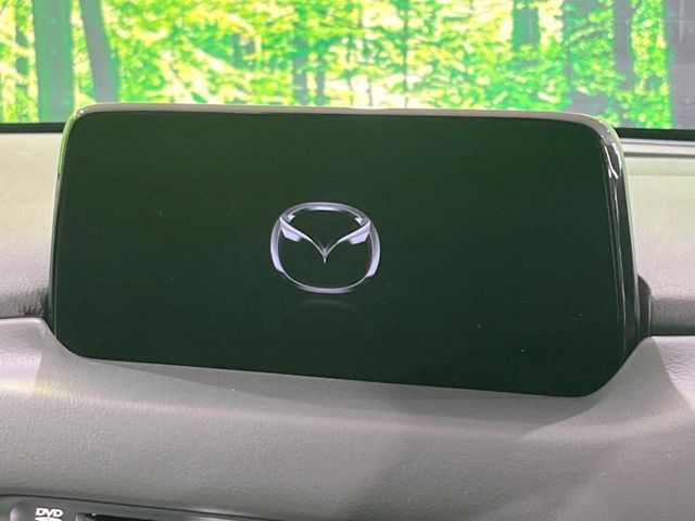【メーカー純正ナビ】インテリアに溶け込むスタイリッシュな「専用設計」メーカーナビを装備♪視認性や操作性など基本性能にも優れ、より上質なカーライフをお楽しみいただけます。