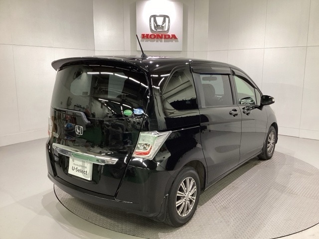 【Honda認定中古車 U-Select】　は3つの安心をお約束します。　1　Hondaのプロが整備した安心。 2　第三者機関がチェックした安心。　3　購入後もHondaが保証する安心。