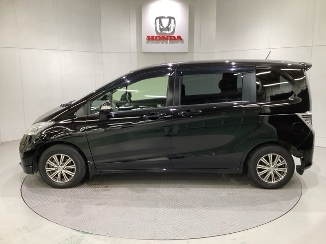 購入後も自社指定整備工場完備でお客様の愛車をしっかりサポート致します！御納車時には安全かつ安心してお乗り頂けるようホンダ専門知識を持つ整備スタッフが点検・整備・装備も説明をしてお渡ししております。