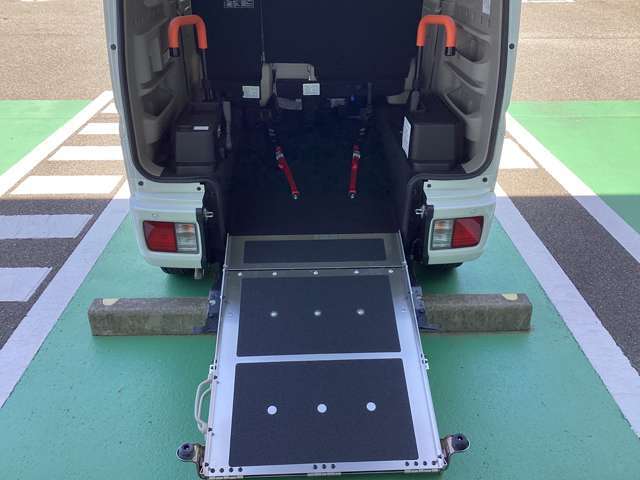 スロープが搭載されております。