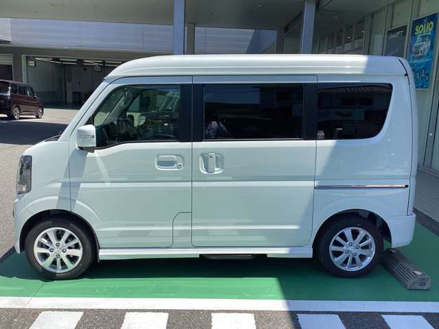 左側電動スライドドア