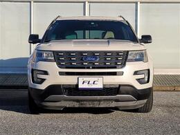 2011年モデルからビッグマイナーチェンジによりフロントマスクが大幅に変更されました！シャープなヘッドレンズに重厚感のあるフロントグリルなどアメ車らしい力強いアクティブな顔つきになりました！