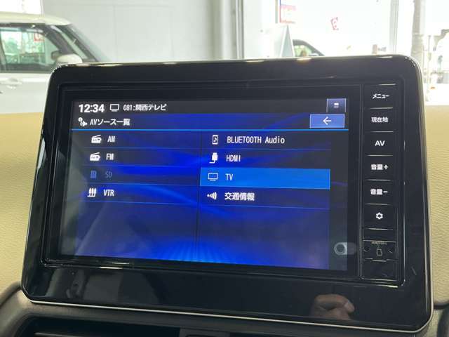 案内表示も見易く、クリアな画質を楽しんでいただけるフルセグ地デジTV、Bluetooth、USB接続音楽再生など多数の機能も満載です！！