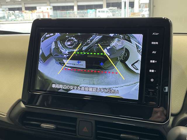 車両後方がカラーでモニターに表示されます。目安線も表示されるので、分かりやすいですね！