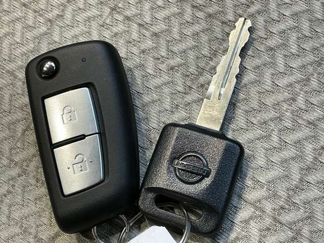 遠くから車のドアロックを開閉できる便利なリモコンキー付き！