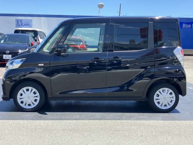 左側オートスライドドア付きです。リモコンや車内からでも開閉操作は可能です。