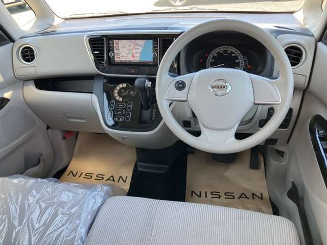 納車から1ヶ月を目安に無料点検を受けていただけます。（最寄りの日産のお店でも可能です）