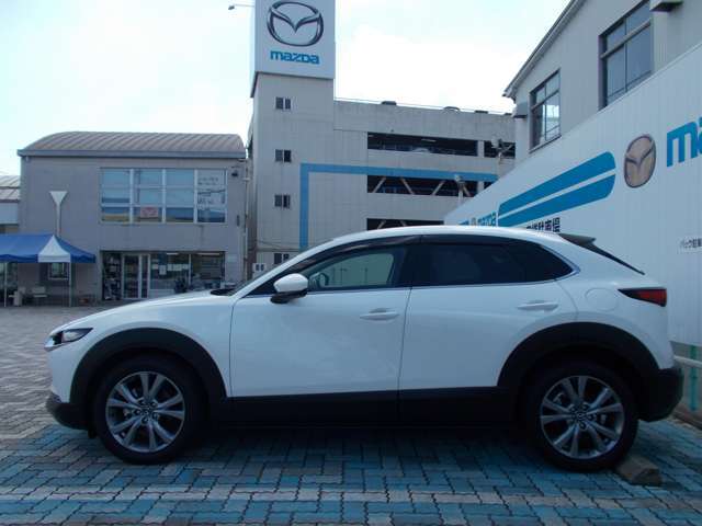 当社メカニックによる『プロの視点』でご納車前の整備を行います！お客様に安全且つ安心して気持ちよくお乗りいただけるように真心込めて整備いたします。